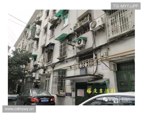 崔家溪这生活画风也太反差，他家后院估计比我住的小区还大吧？