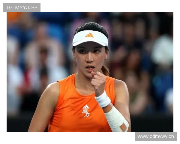 王欣瑜赛场上拼命样，到家直接换睡衣追剧，完全两个人儿嘛！