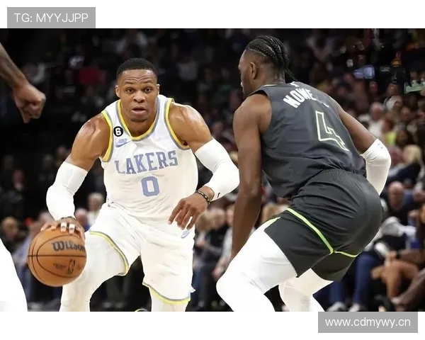 罗伯特森突破制造空位更注重组织与威少不同