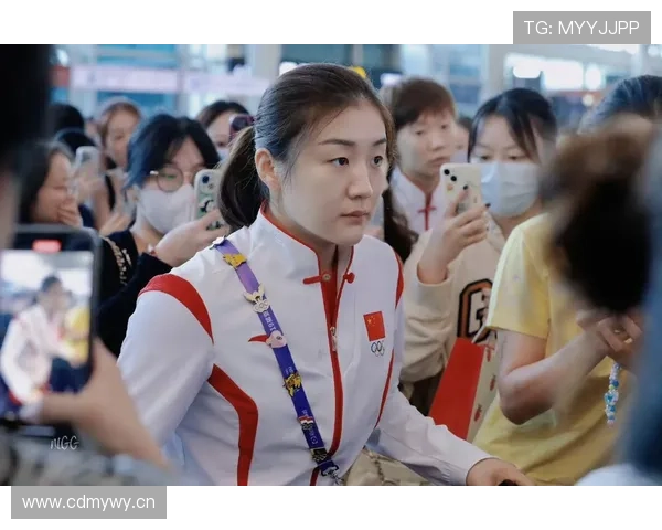 陈梦一条机场照，包表鞋三样加起来够我交两年房贷